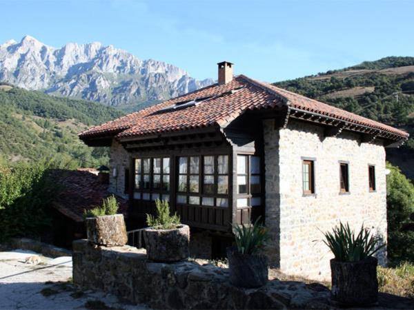 Albergue Turistico Valdebaro Camaleno Exterior photo